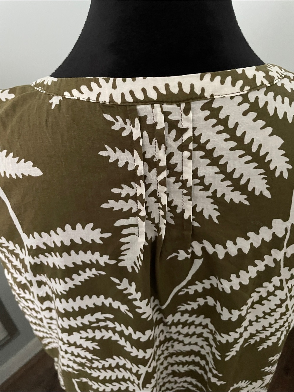 Talbots Olive and White Fern-Print Sleeveless Tank - Picture 5 of 7